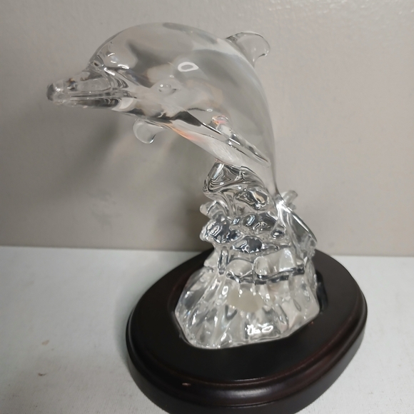 Wonders of the wild crystal dolphin big green come 5.5 in Long 5.5 in tall, - Picture 3 of 6